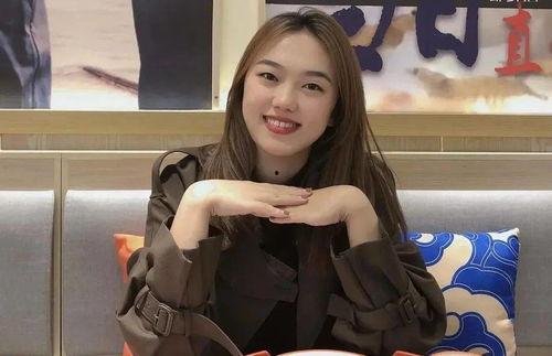 抖音吃瓜的网红小姐姐,揭秘网红小姐姐的瓜田奇遇记